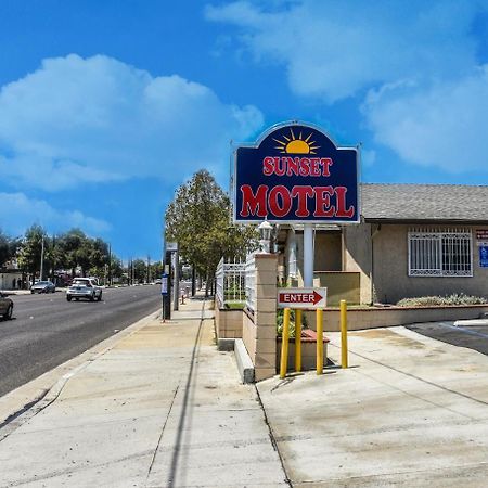 Sunset Motel Помона Екстериор снимка