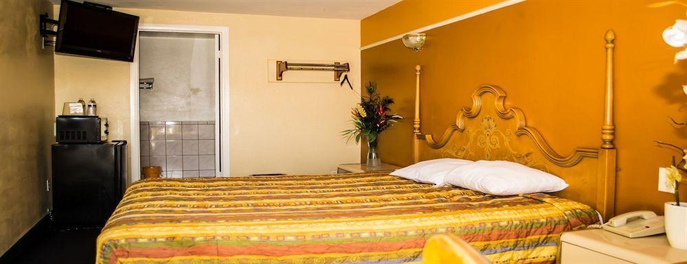 Sunset Motel Помона Екстериор снимка