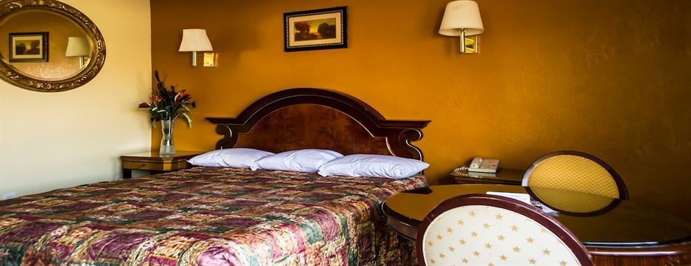 Sunset Motel Помона Екстериор снимка