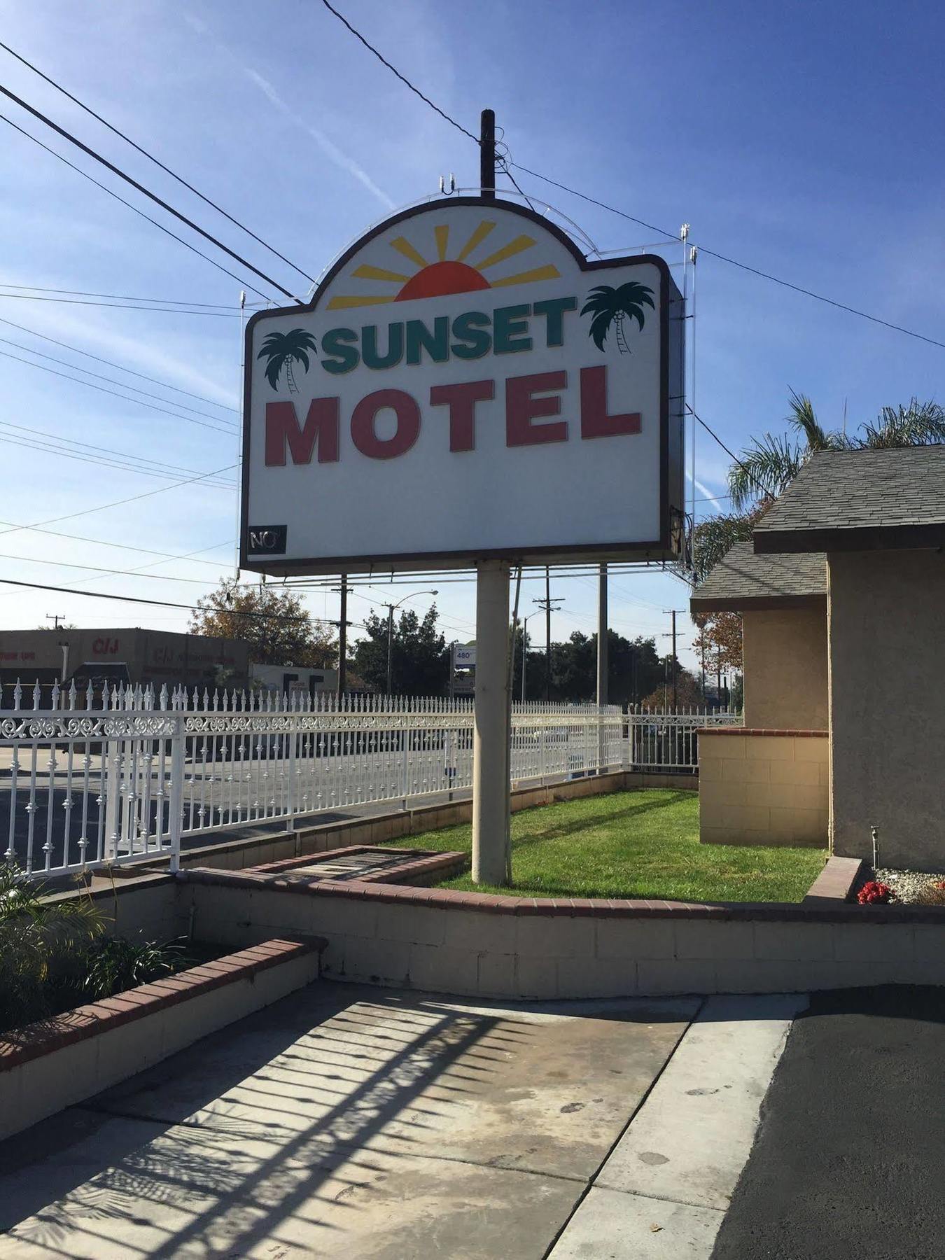 Sunset Motel Помона Екстериор снимка
