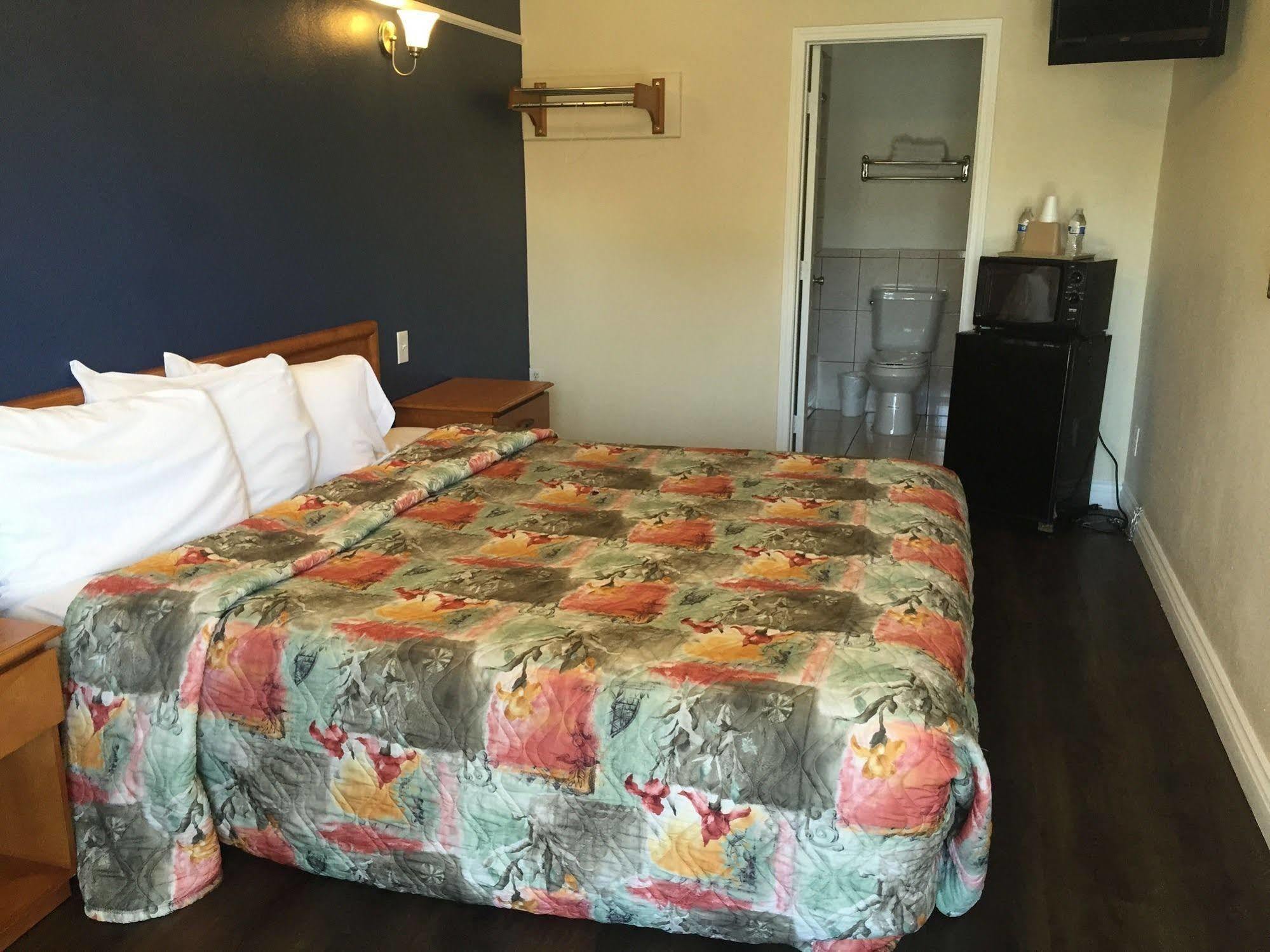Sunset Motel Помона Екстериор снимка