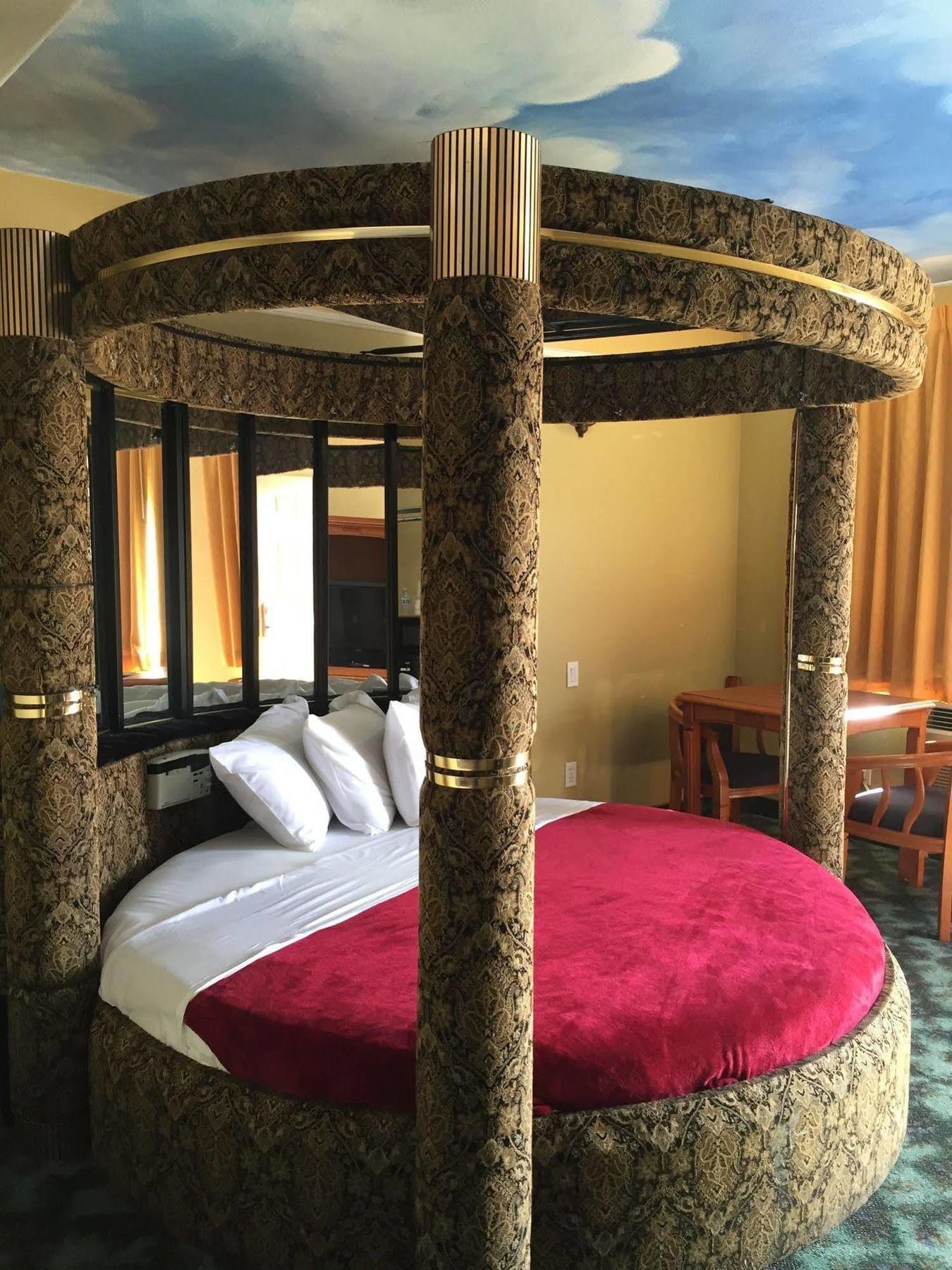 Sunset Motel Помона Екстериор снимка