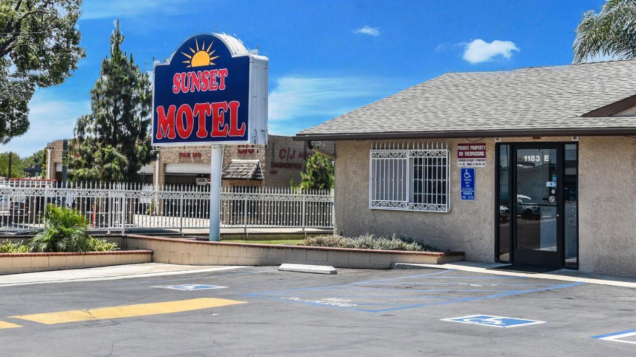 Sunset Motel Помона Екстериор снимка