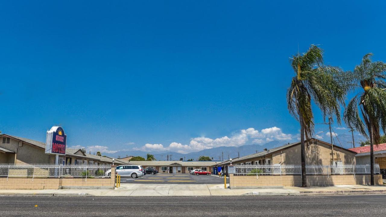 Sunset Motel Помона Екстериор снимка