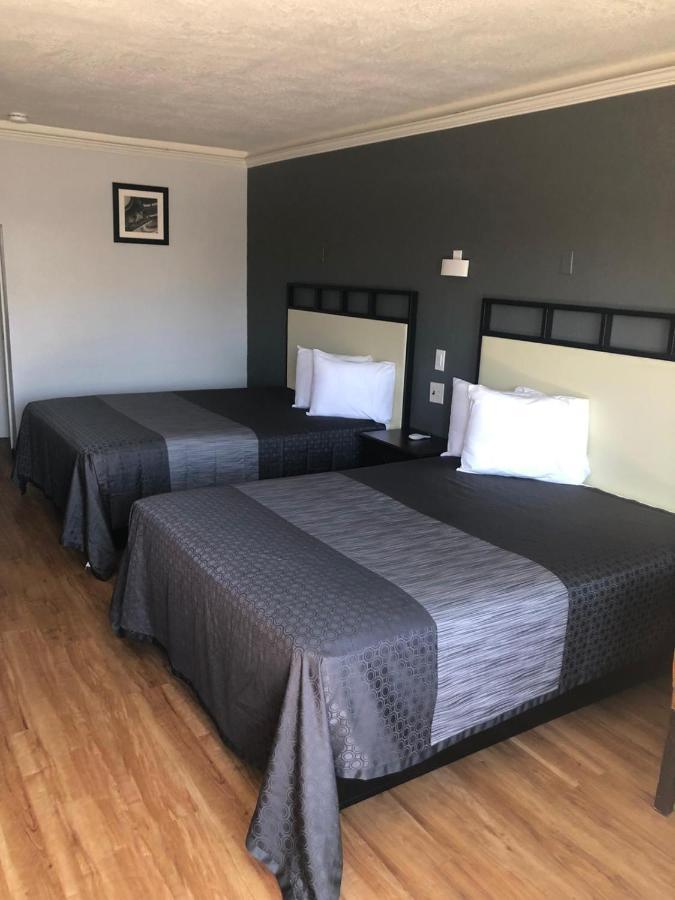 Sunset Motel Помона Екстериор снимка