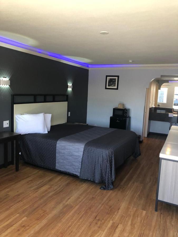 Sunset Motel Помона Екстериор снимка