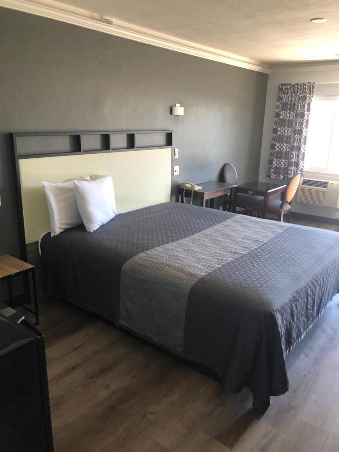 Sunset Motel Помона Екстериор снимка