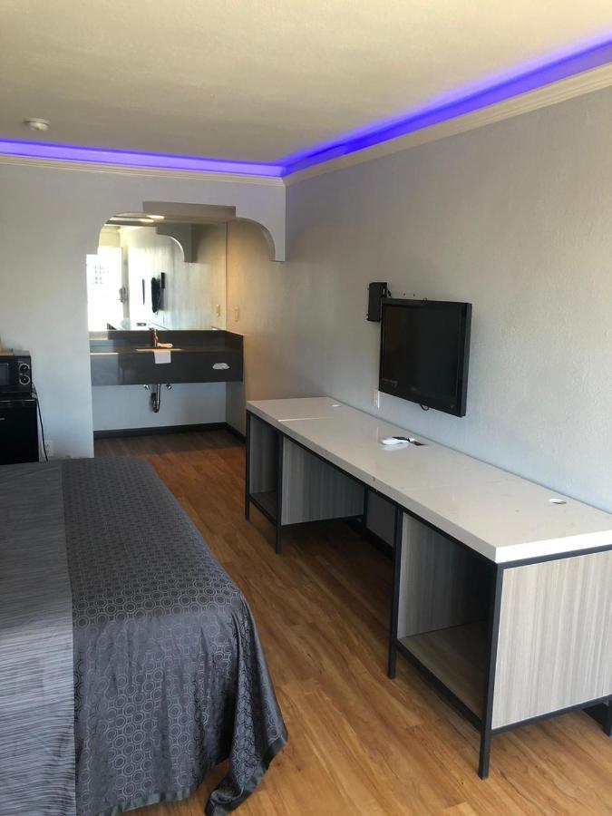 Sunset Motel Помона Екстериор снимка
