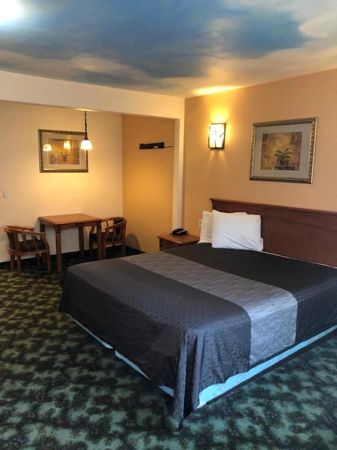 Sunset Motel Помона Екстериор снимка
