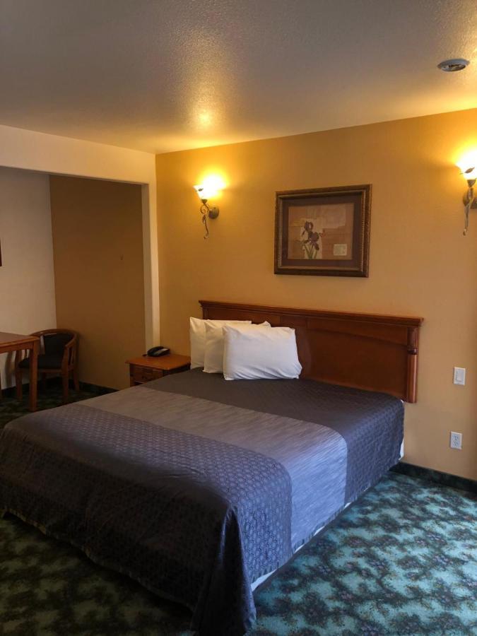 Sunset Motel Помона Екстериор снимка