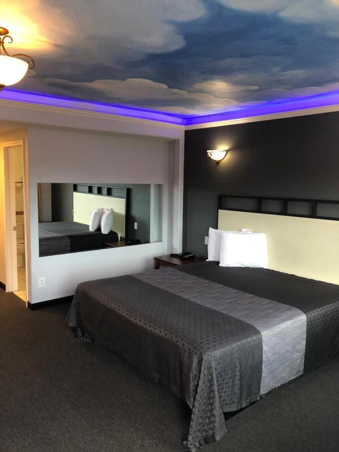 Sunset Motel Помона Екстериор снимка