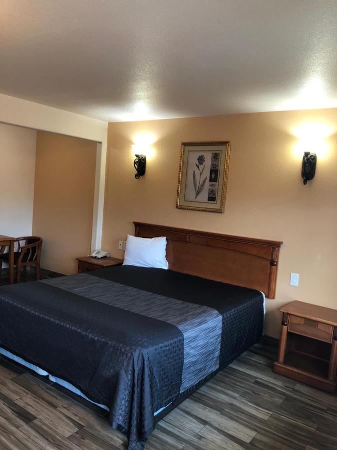 Sunset Motel Помона Екстериор снимка