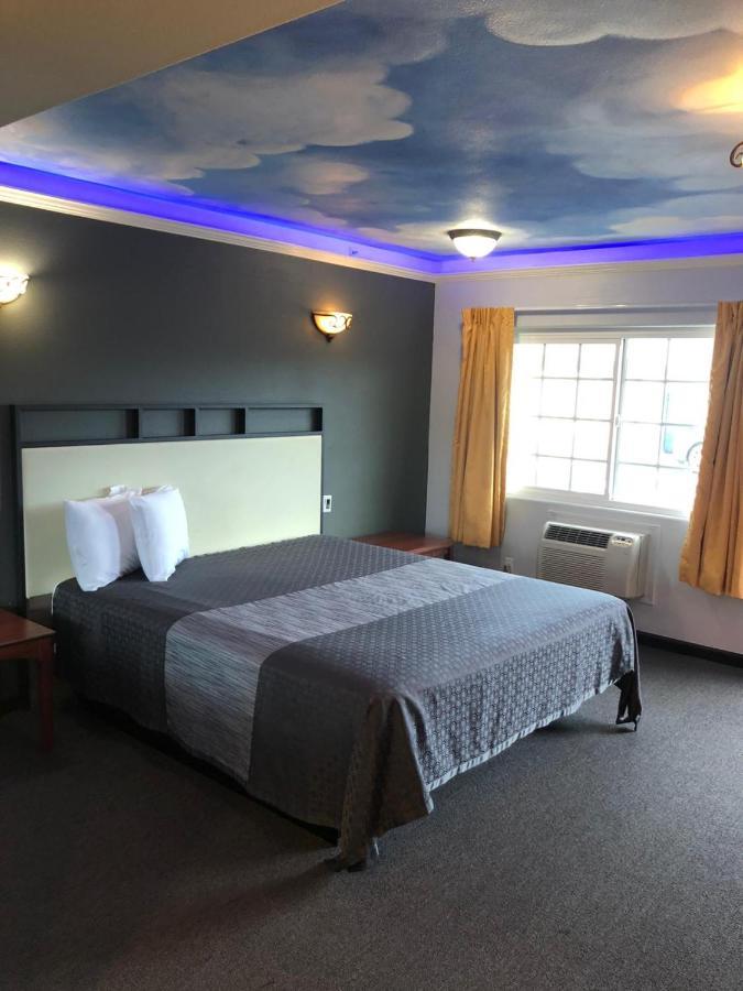 Sunset Motel Помона Екстериор снимка
