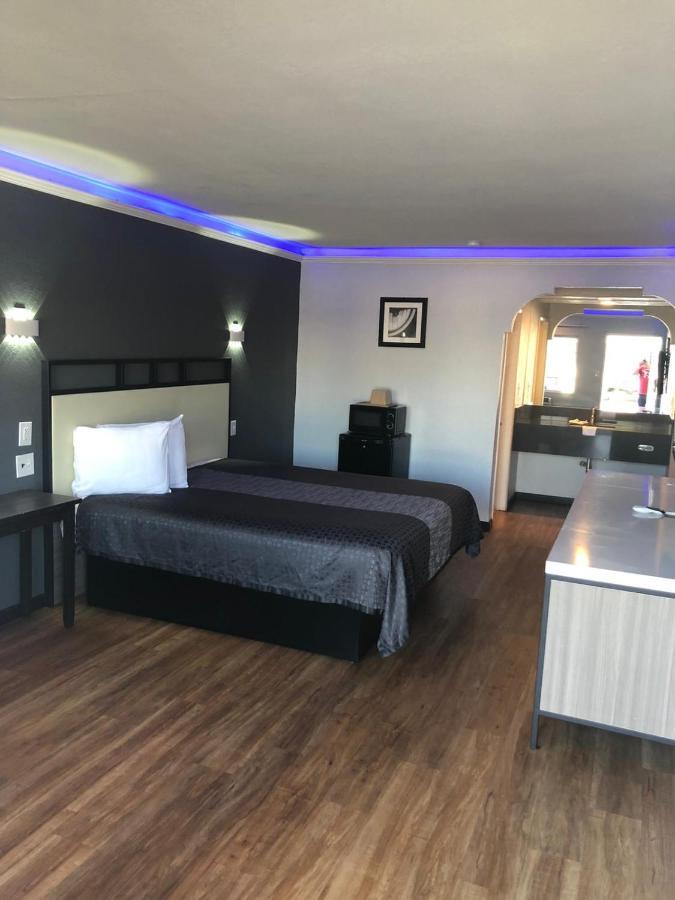 Sunset Motel Помона Екстериор снимка